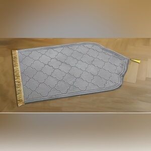 Gray Prayer / Salah Mat